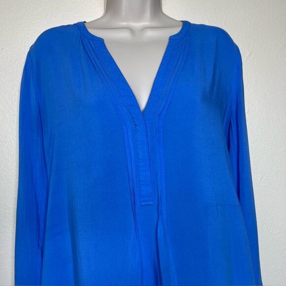 Lilly Pulitzer Blue Popover Roll Tab Long Sleeve Rayon Shirt Women Medium FLAWED - Picture 3 of 13